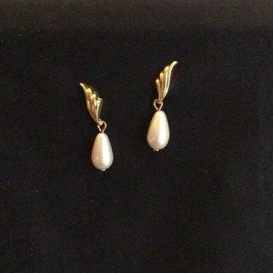 Faux pearl tear drop pierced earrings